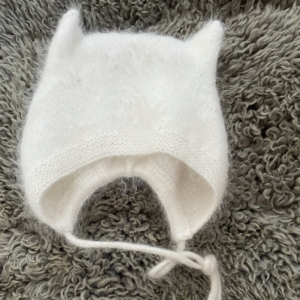 Cashmere baby kitty hat 🐱🤍